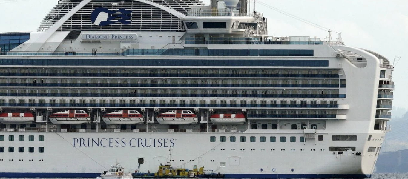 Κορωνοϊός: Χιλιάδες επιβάτες παγιδευμένοι - Τρία κρουαζιερόπλοια σε καραντίνα (φώτο)